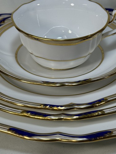 (20) Spode Copeland's 'Stafford Blue Leaf' (4) 5-Piece w/Coat of Arms - Picture 8 of 13