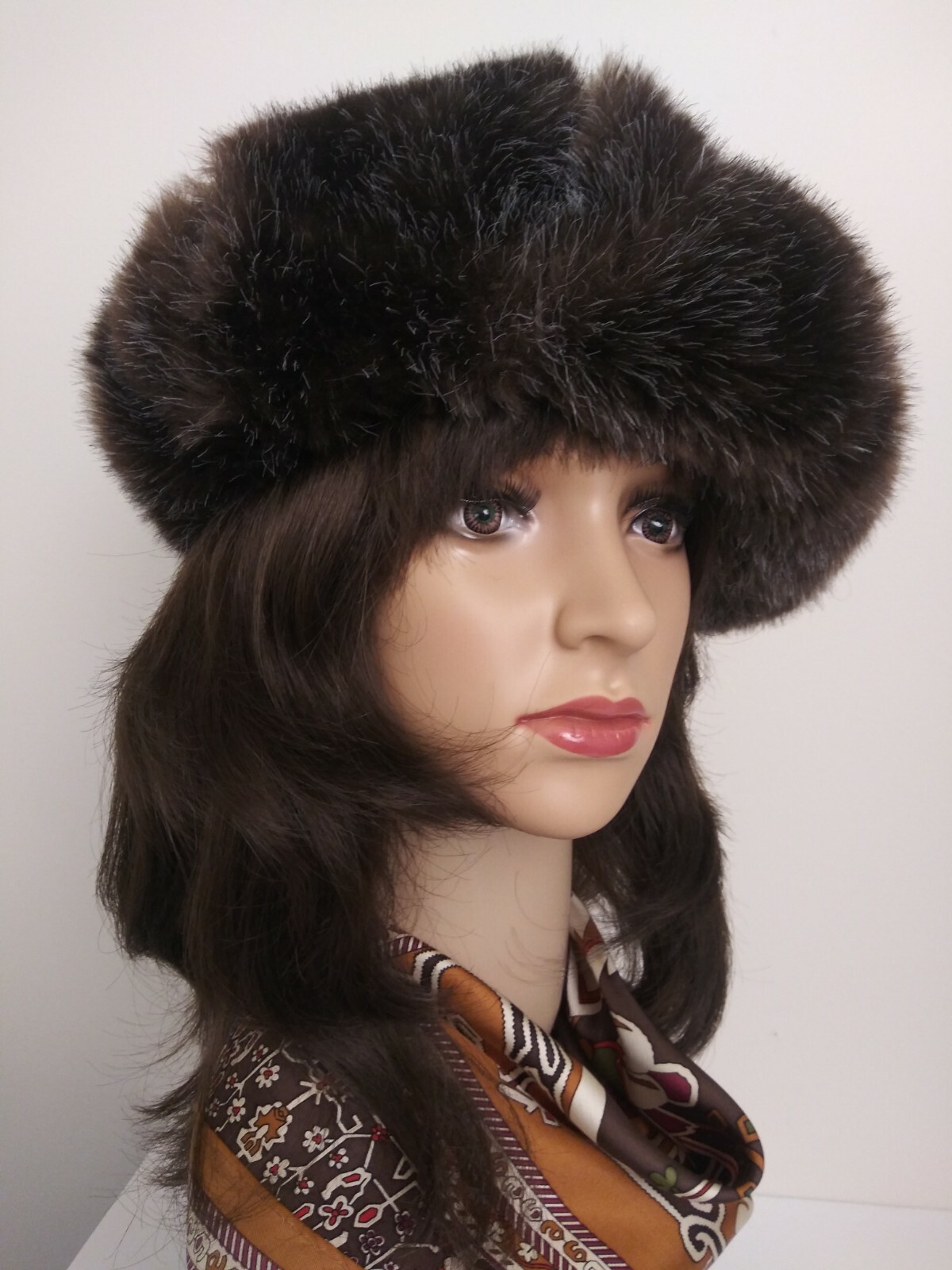 Vintage 1970 Everitt Brown Color Faux Fur Barrett… - image 1