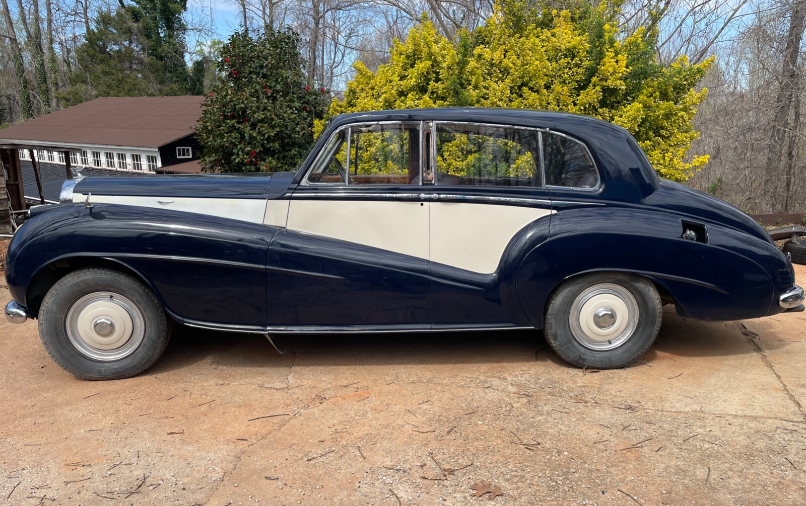 COACHBUILT ROLLS ROYCE BENTLEY HINGES. THE WORLDS LARGEST 1946-65 USED INVENTORY