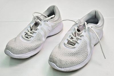 Nike Revolution 4 Pure Platinum Mens Size 10.5 White Running Shoes 908988-100