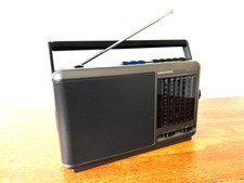 Ricevitore radio multibanda portatile vintage GRUNDIG Concert Boy 235 FM/SW/MW/LW