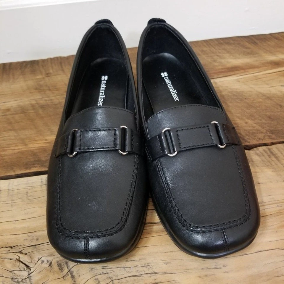 Mocasines Naturalizer Punta Cuadrada Hebilla Negro Talla 7 1/2 Foto 2 de 4