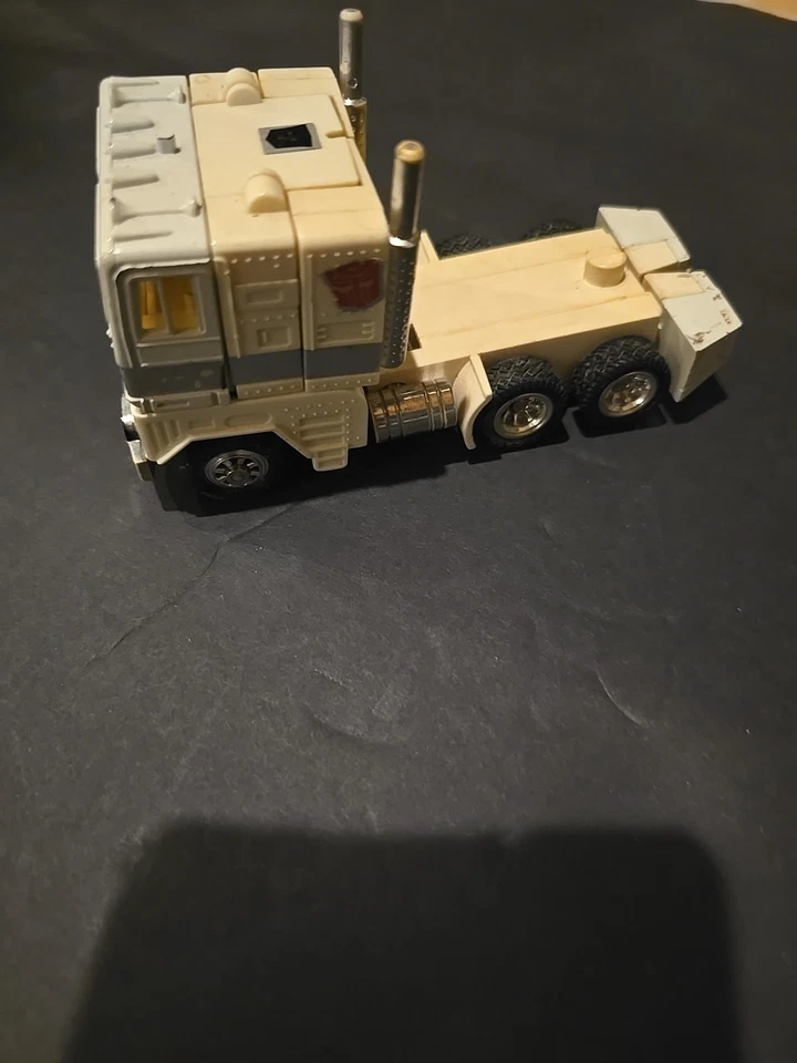 Transformers Hasbro Ultra Magnus White Cab G1 1986 de colección Foto 2 de 4