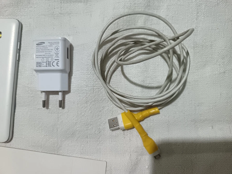 Samsung Galaxy J5 (2016) Bianco Funzionante Con Caricabatterie.  - Immagine 4 di 4