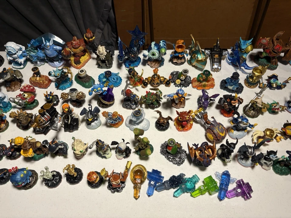 ENORME LOTE Activision Skylanders (Figuras, Portales y Juegos Wii) Foto 3 de 4