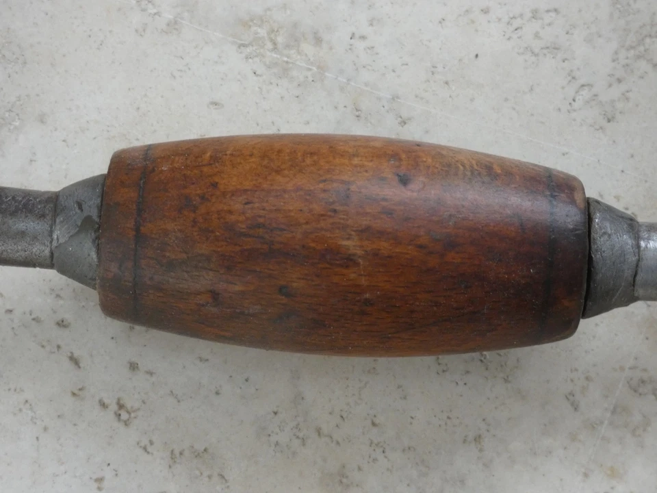 Vilebrequin, outil ancien de charpentier menuisier - Photo 4/4