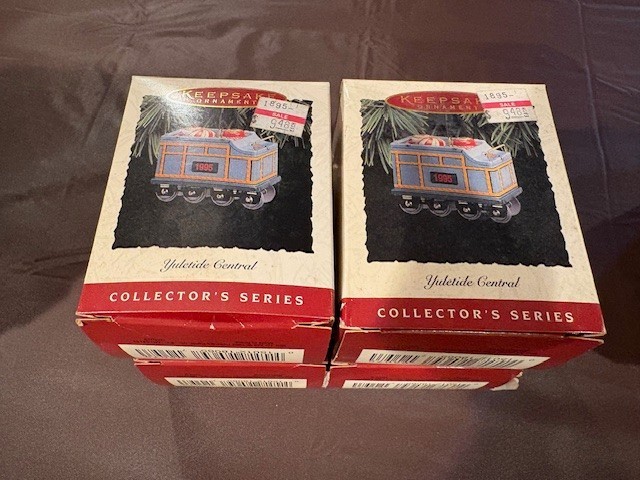 Hallmark Keepsake 1995 Yuletide Central Candy Tender Car Ornament 2.5" X4