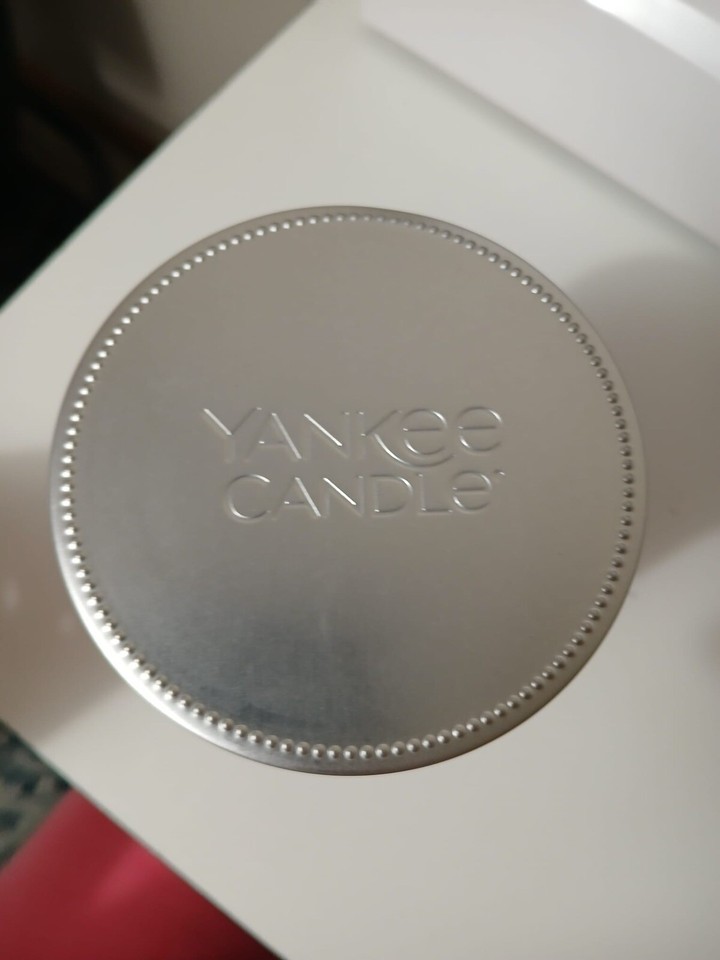 Yankee Candle CANDY CANE LANE Large Jar Candle, 2 Wick , 22 oz . eBay