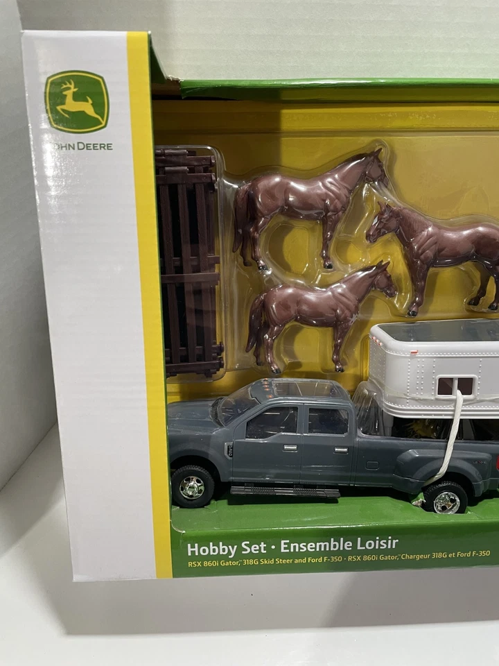 NUEVO John Deere Hobby Set RSX 860i Gator, 318 Minicargadora Ford F350 Remolque LP75988 Foto 2 de 4