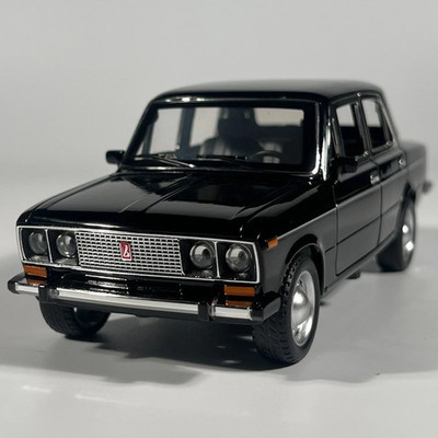 1:24 LADA 2106 Diecast Model Car Alloy Classic Toy Gift Collection Decor