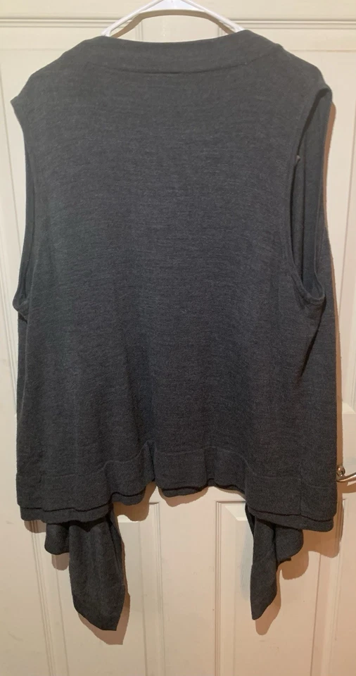 Colete Feminino Plus Size 3X A Simétrico Cinza Frente Aberta - Imagem 2 de 4