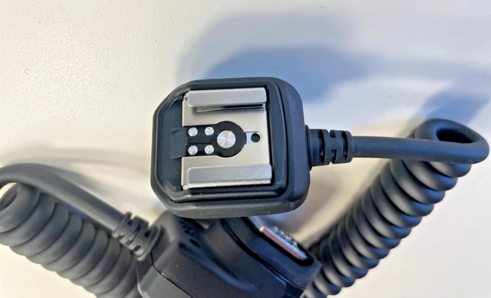 Canon OC-E3 Off-Camera Shoe Cord [Near Mint] - Image 2 of 3