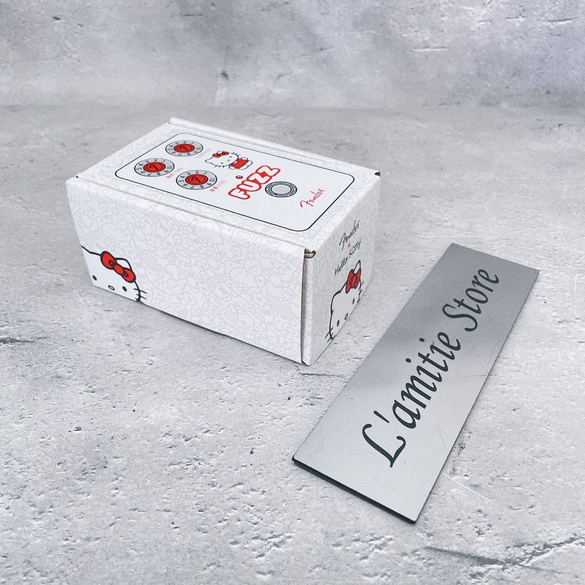 Fender x Hello Kitty Fuzz White Guitar Effect Pedal Compact Fender x Hello Kitty Fuzz White Guitar Effect Pedal Compact