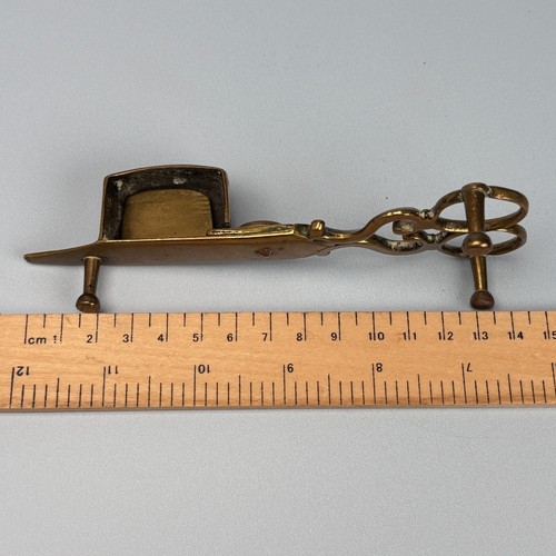 ANTIQUE CANDLE SNUFFER WICK TRIMMER SCISSORS FOOTED METAL NON SPRUNG - Picture 6 of 6