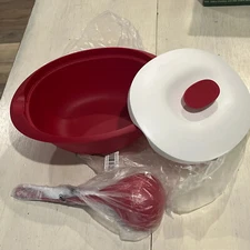 TUPPERWARE Essentials Soup Server Chili Salad 7½ Cups Bowl With Ladle ￼red New