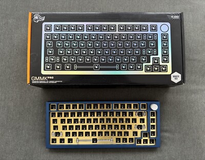 Glorious GMMK Pro Tastatur mit Zubehör und Modded ANSI Barebone