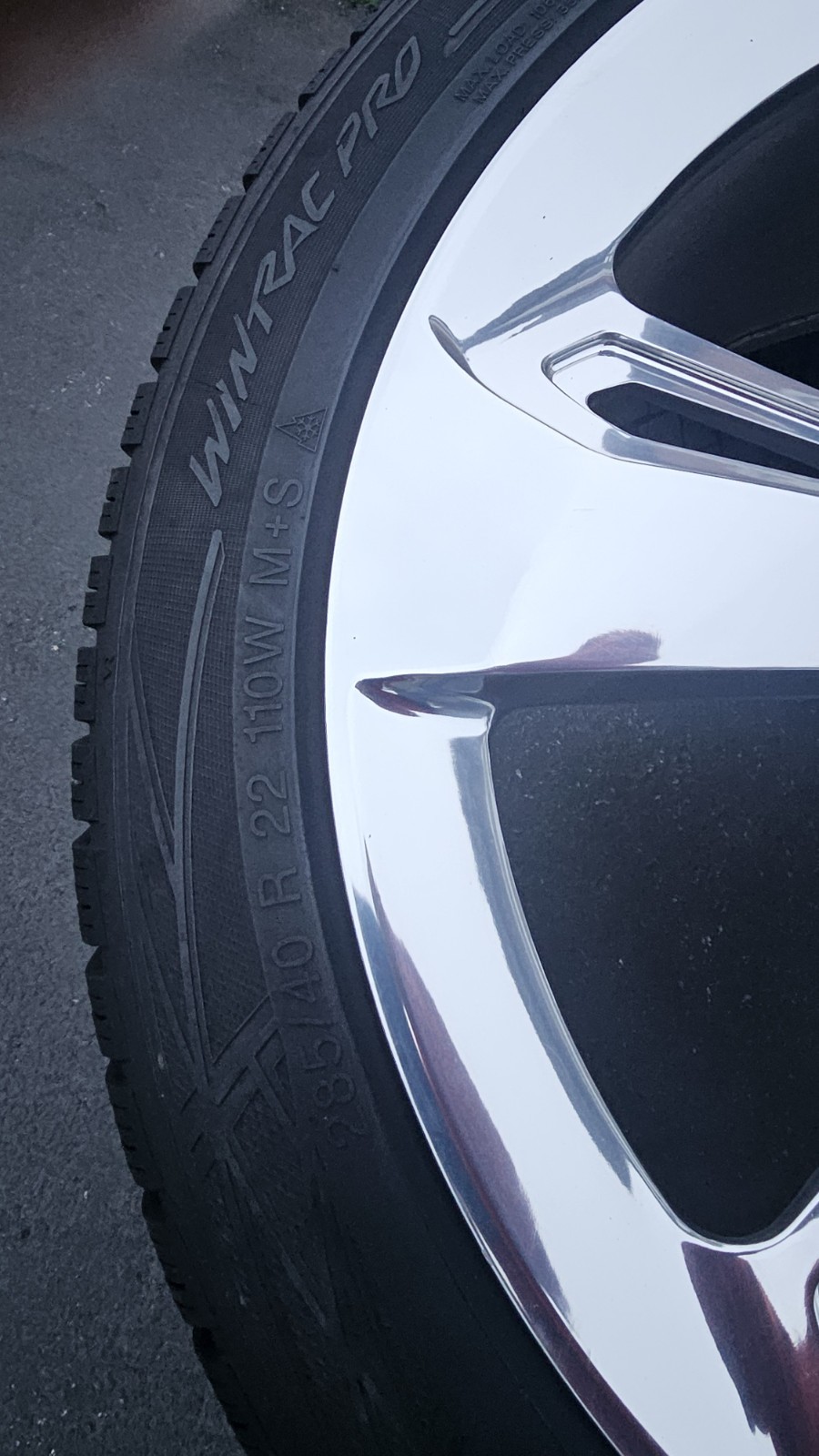Bentley Bentayga Rims  Wheels  & Tires 285 40 22 Vredstien Snow Tires