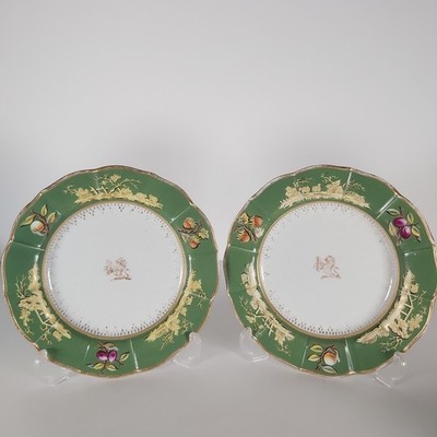 2x seltene antike Maurer Eisenstein Porzellan mit heraldischen Greifplatten um 1813-1820