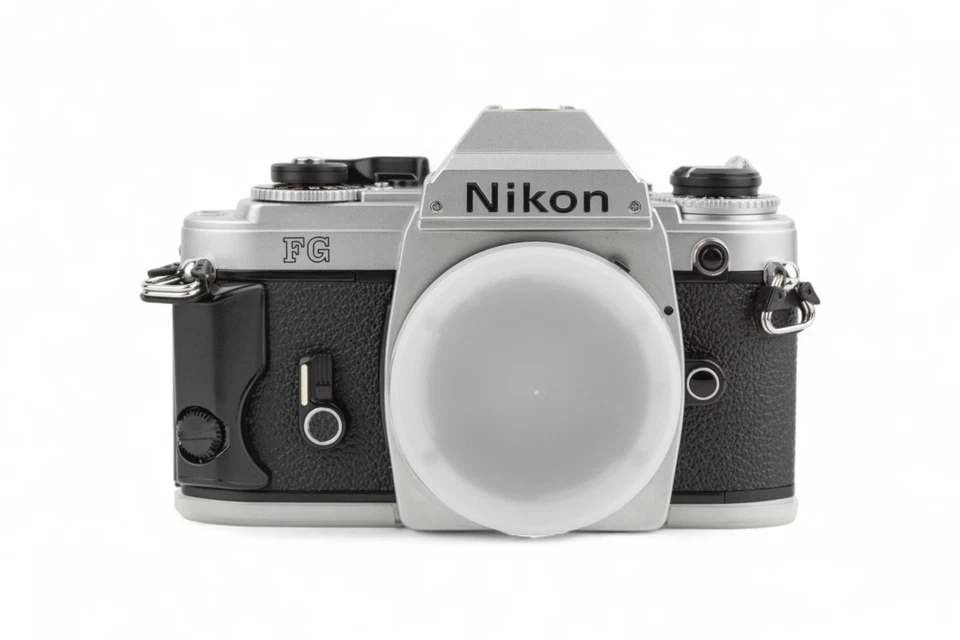 Nikon FG Body Chrome 35mm film camera relfex Serviced Excellent Near Mint Kit - Immagine 2 di 4