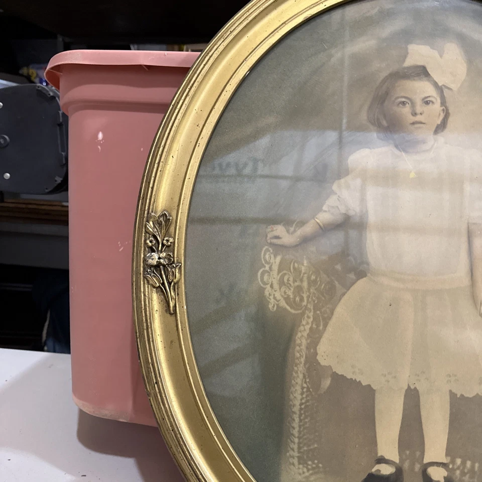 Foto de vidrio con marco ovalado dorado antiq niña victoriana Foto 3 de 4