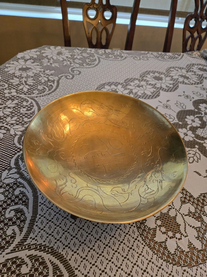 Vtg Chinese Shallow Brass Engraved Bowl & Carved Bowl Display Stand - Image 3 of 4