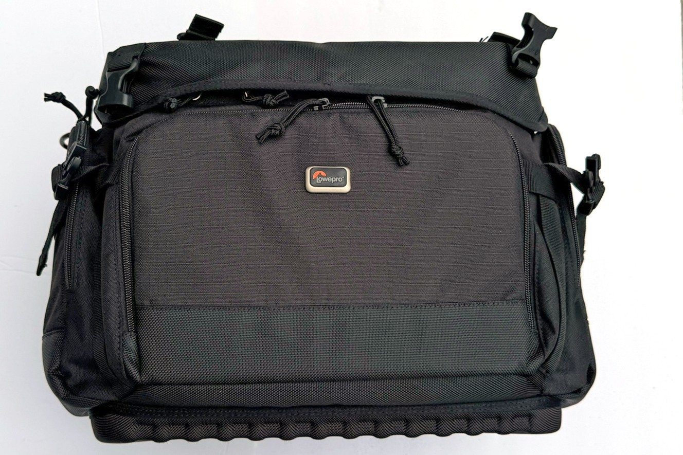 Bolsa para cámara profesional Lowepro Magnum 400 AW con divisores-cubierta para lluvia