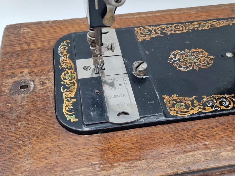 Vintage The Avenue, Manual Sewing Machine with Wooden Travel Case - Image 3 of 4