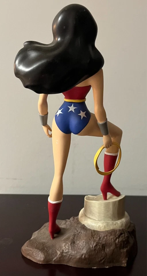 Diamond Select Toys Gallery DC Liga de la Justicia Ilimitada Mujer Maravilla PVC Estatua Foto 2 de 2