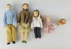 dollhouse family set
