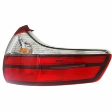 2015-2020 TOYOTA SIENNA RIGHT HAND PASSENGER SIDE REAR OUTER TAIL LIGHT ASSEMBLY