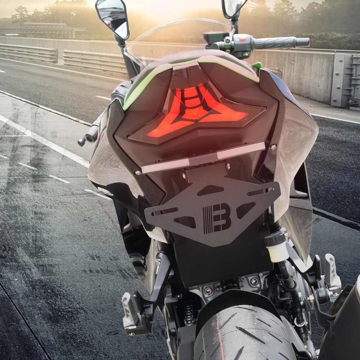 6灯 ブラック For 2019-24 Kawasaki Ninja ZX-6R ZX-10R Integrated LED Tail Light