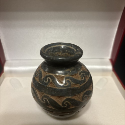 Nicaraguan Handmade Pottery Vessel Beautiful Small Representation Mini Item - Picture 3 of 6