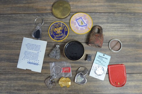 Drawer Trinket Lot Various Random Artifacts Keychain Patches Lock Box - Picture 10 of 13