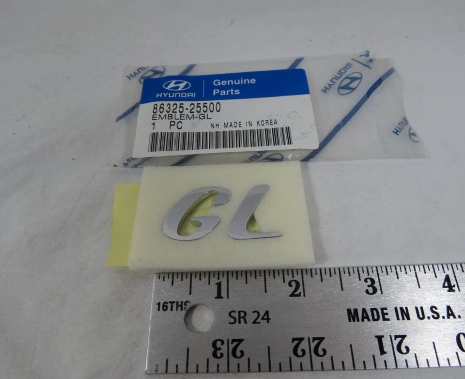 Emblema Hyundai Accent GL para 2003 porta-malas traseiro cromado letras originais do fabricante - Imagem 2 de 3