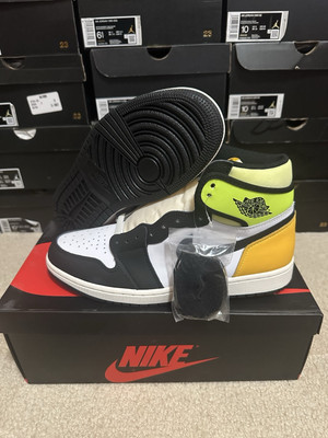 NIKE AIR JORDAN 1 RETRO HIGH OG BLACK WHITE VOLT 555088-118 Size 10 Brand New