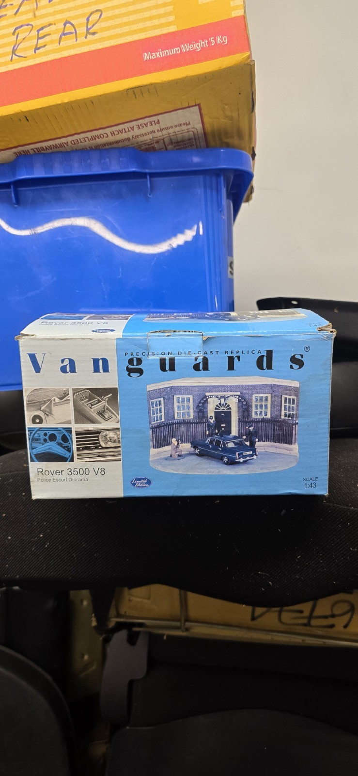 LLEDO VANGUARDS DIORAMA ROVER P6 3500 V8 POLICE ESCORT 10 DOWNING ST 1/43 PD3002