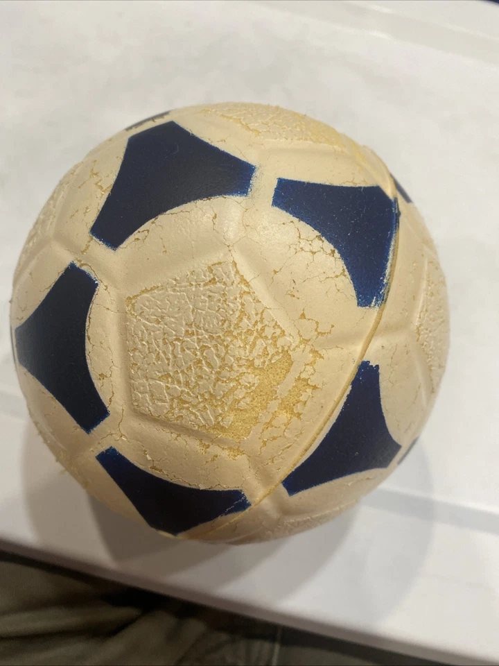 Редкий винтажный футбольный мяч 1970-х Nerf из синей и белой пены - Изображение 4 из 4