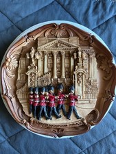 Vintage London Buckingham Palace 3D Relief Plate Souvenir Changing Of The Guard