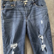 Women  s Levi  s Boyfriend Jeans Size 31 Distress