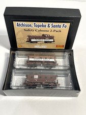 Micro-Trains Line Santa Fe Brown Safety Caboose 2-Pack N Gauge