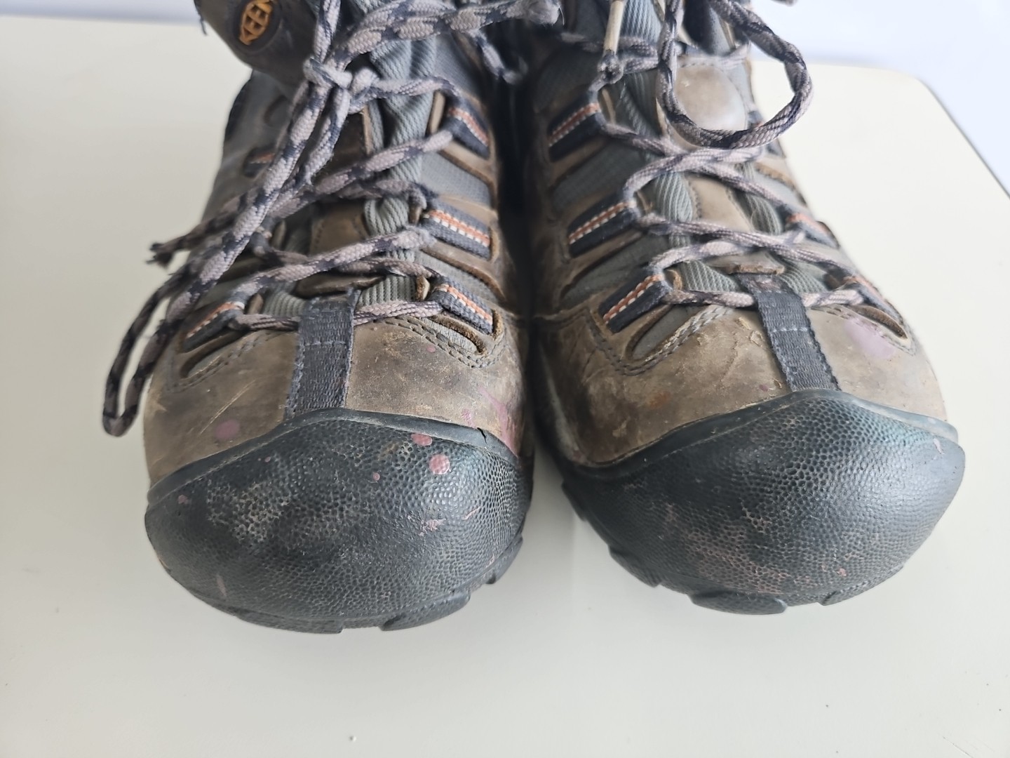 Scarpe da trekking Keen Circadia basse da uomo in pelle marrone taglia 9 5 ben indossate
