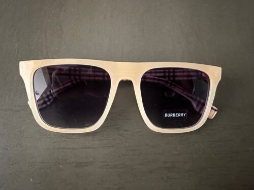NEW BURBERRY SUNGLASSES BE4175 EXCELLENT CONDITION