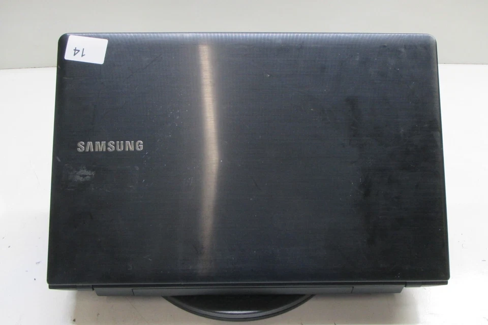 Samsung NP300E5A Laptop Intel Core i3 2a/3a Gen. - Ricambi/Riparazione - No Video - Immagine 3 di 4