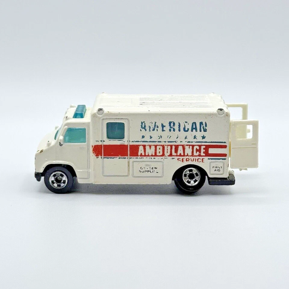 American Ambulance Service Hot Wheels 1989 Workhorses 1792 Opening Back Doors - Image 3 of 4