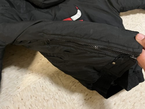 Chicago bulls kids ￼ vintage 90s pull over coat (size) Large in great￼ condition - Picture 3 of 4