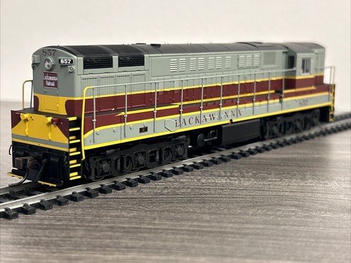 ATLAS HO #7754 Train Master Phase 1 Diesel Locomotive Lackawanna #857 w/DCC! - Picture 6 of 17