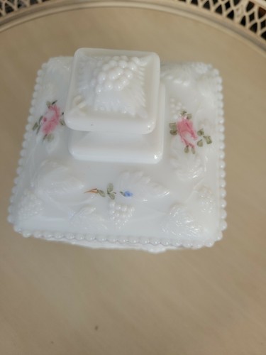 WESTMORELAND MILK GLASS CANDY DISH W/ LID PANELED GRAPE AND PAINTED FLOWERS - Picture 2 of 6