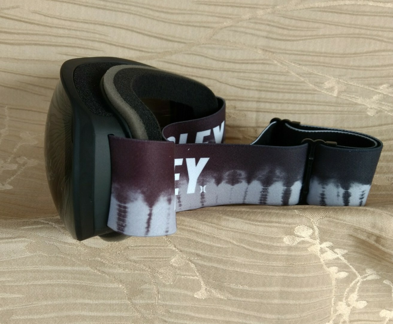 ** HURLEY MAVERICK UNISEX SNOW GOGGLES LIGHT GRAY SPHERICAL LENS for