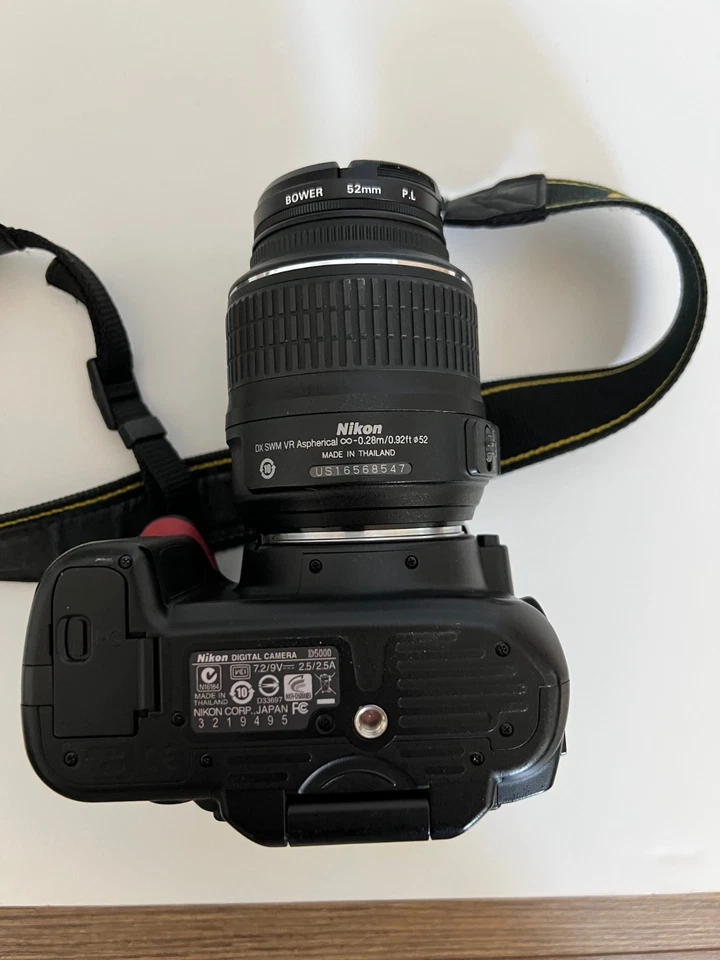 Nikon D D5000 12.3MP Digital SLR Camera - Black (Kit w/ VR AF-S DX 18-55mm ) - Image 3 of 4