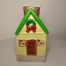 Holiday Christmas Vintage Village Ceramic Green Roof Wreath House 4" Tall